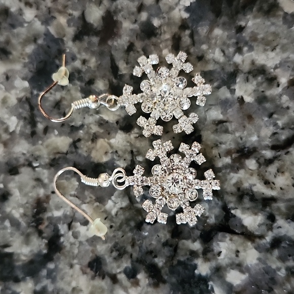 Source Unknown Jewelry - Snowflake Earrings